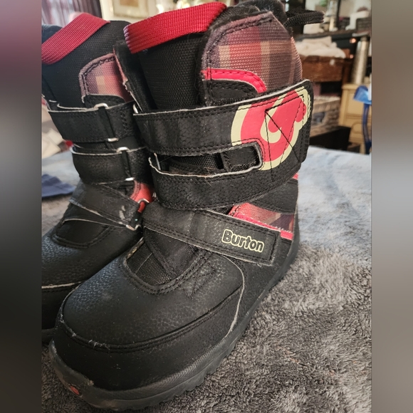 Burton Grom Youth Snowboard Boots Black/Red Plaid Size 5 - Picture 1 of 8